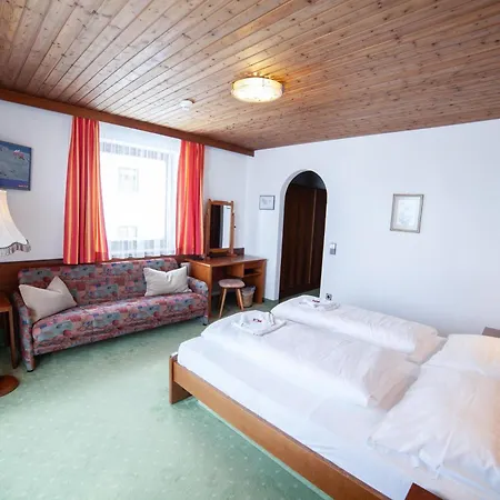Central B&B Obertauern ゲストハウス 3*