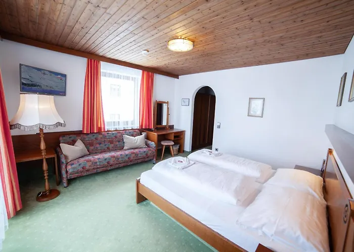 Central B&B Obertauern ゲストハウス 3*