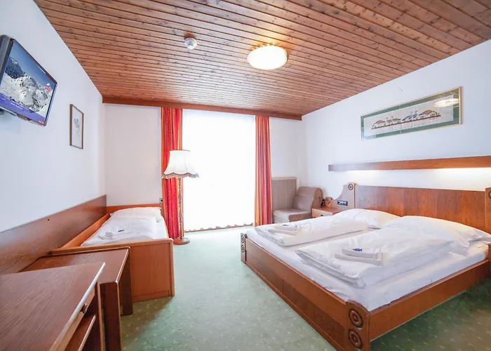 Central B&B Obertauern ゲストハウス 3*